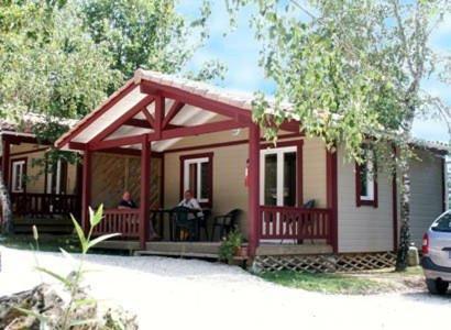 Hotel Camping Les Lacs De Courtes Estang Exterior foto