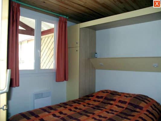 Hotel Camping Les Lacs De Courtes Estang Exterior foto