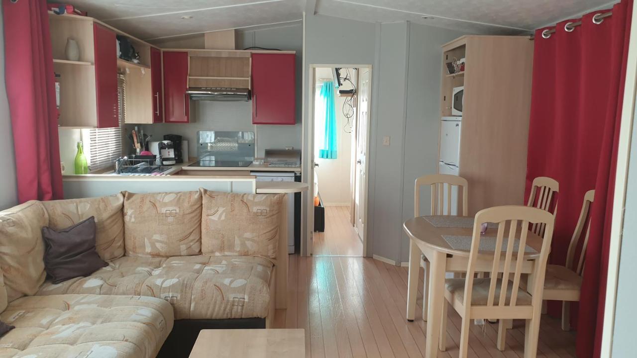 Hotel Camping Les Lacs De Courtes Estang Exterior foto