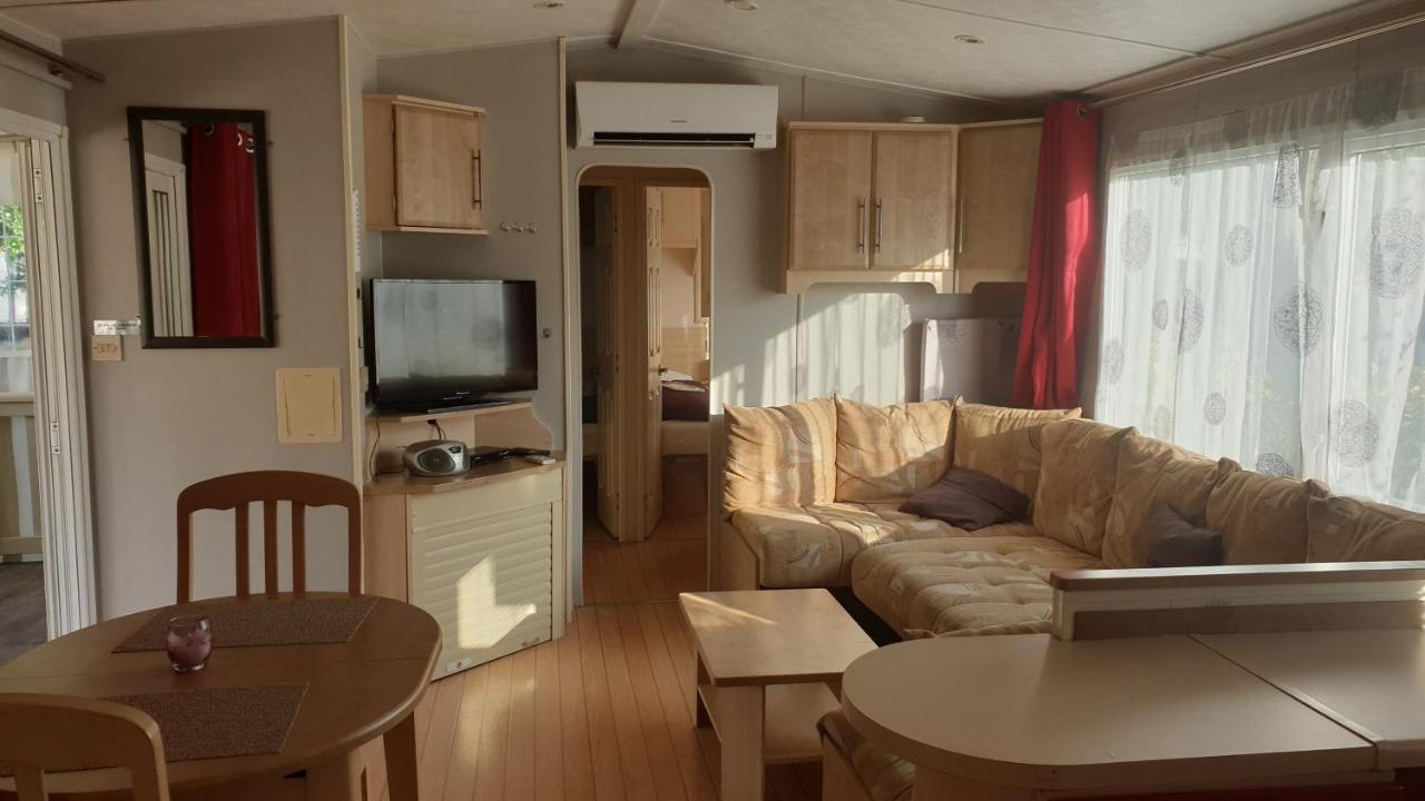 Hotel Camping Les Lacs De Courtes Estang Exterior foto